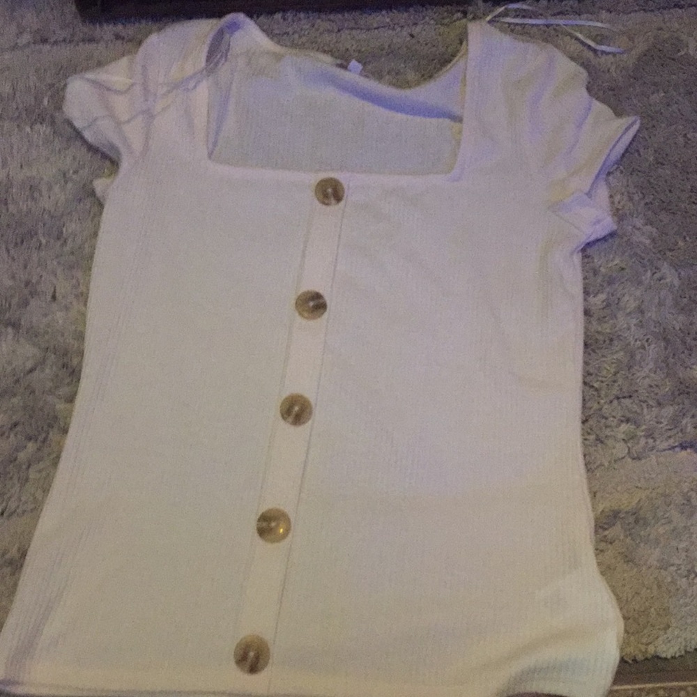 white short sleeve shirt